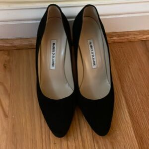 Manolo Blahnik Tuccio Suede 90mm Pumps